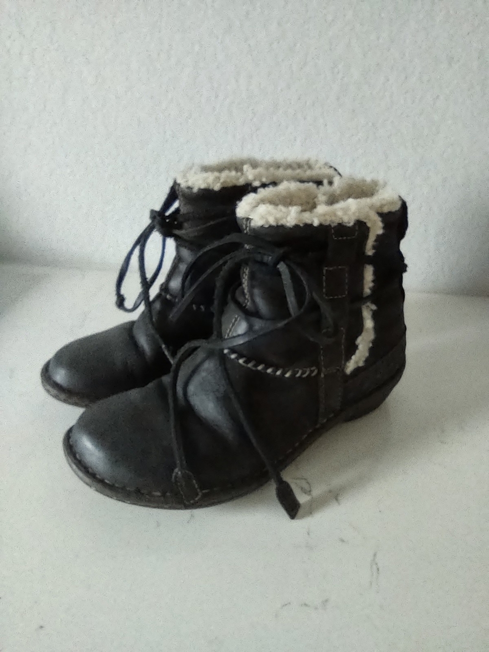 UGG Australia Cove Boots Size 6 Brown Dark Leather Shearling Ankle Shoes Lace